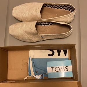 Toms